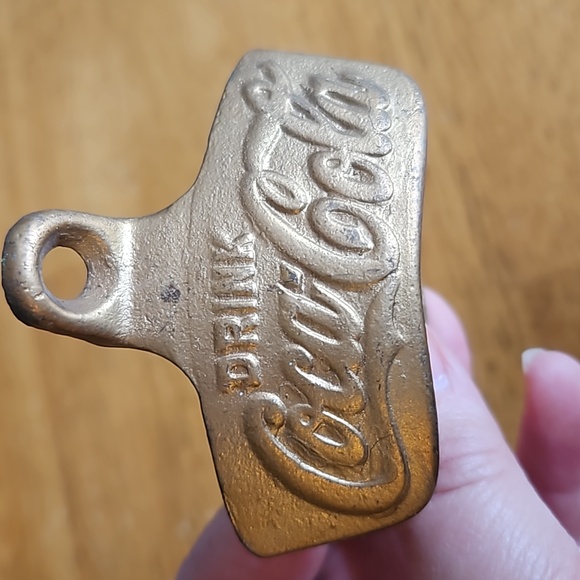 Vintage CocaCola Bottle Opener - Picture 3 of 5